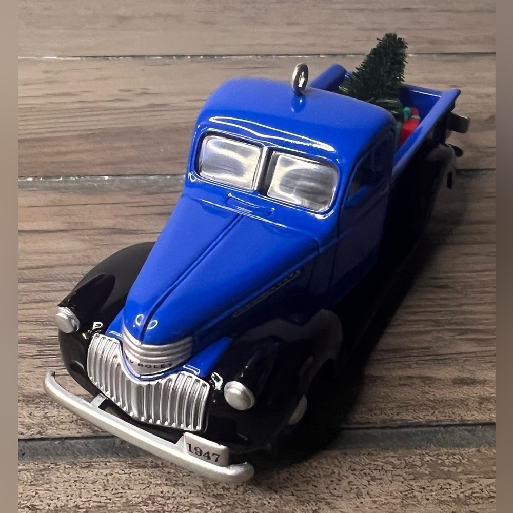 Hallmark NEW 2007 "1947 Chevrolet Pickup" Christmas Ornament 13th in Series GM - Picture 6 of 9